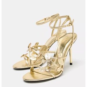 NWT🎉SALE🎉METALLIC EFFECT FANCY GOLD SANDALS